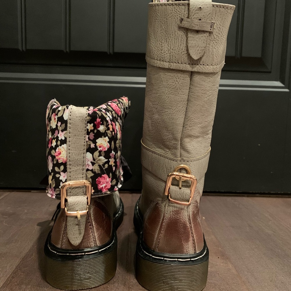 Women’s Lace-up Combat Boots - Picture 7 of 12